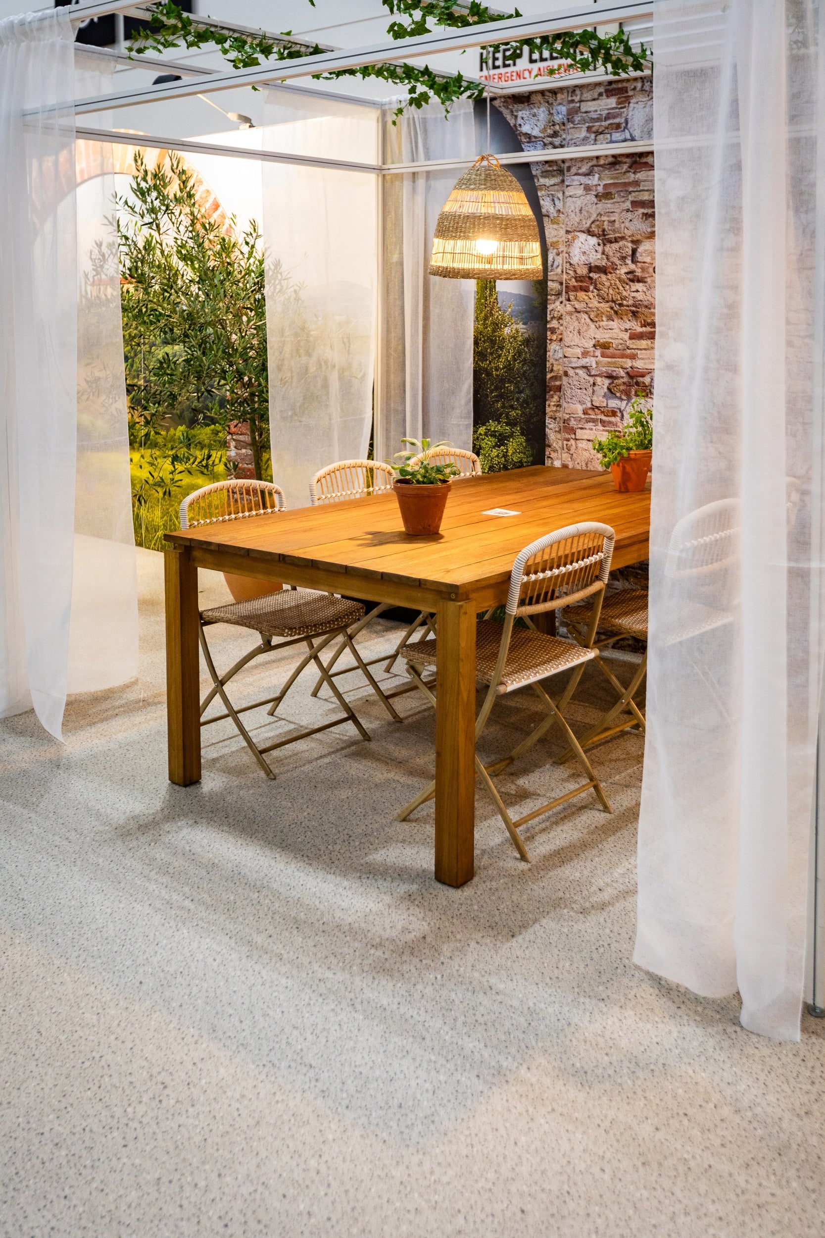 Sahara Dining Table