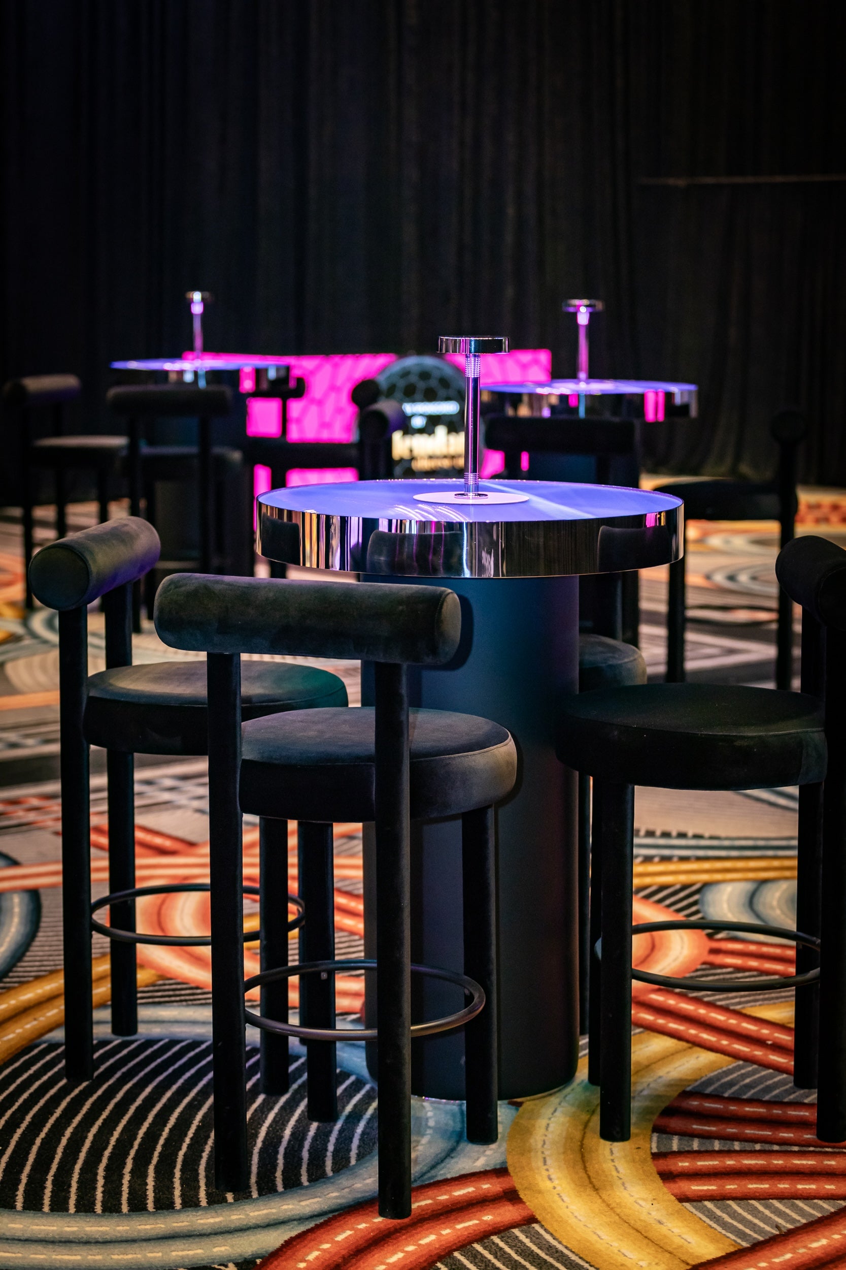Zeon Bar Table
