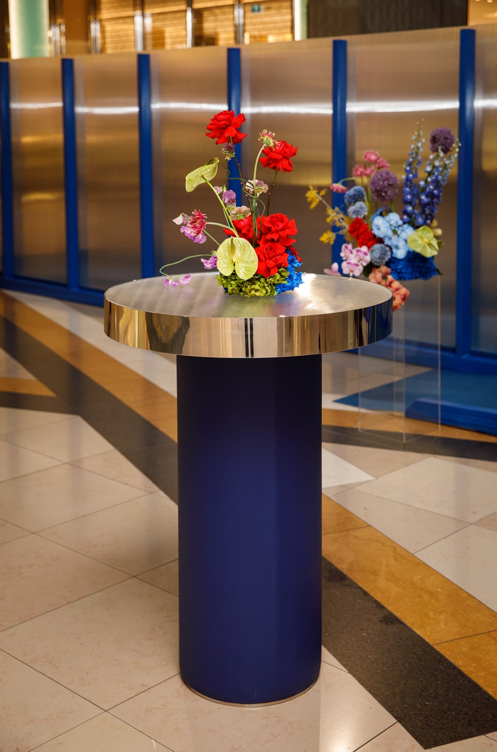 Zeon Bar Table