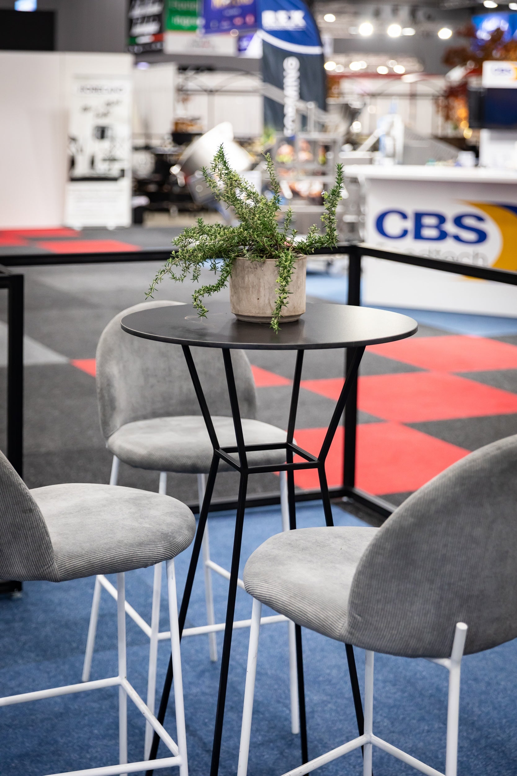Hourglass Bar Table (Round)