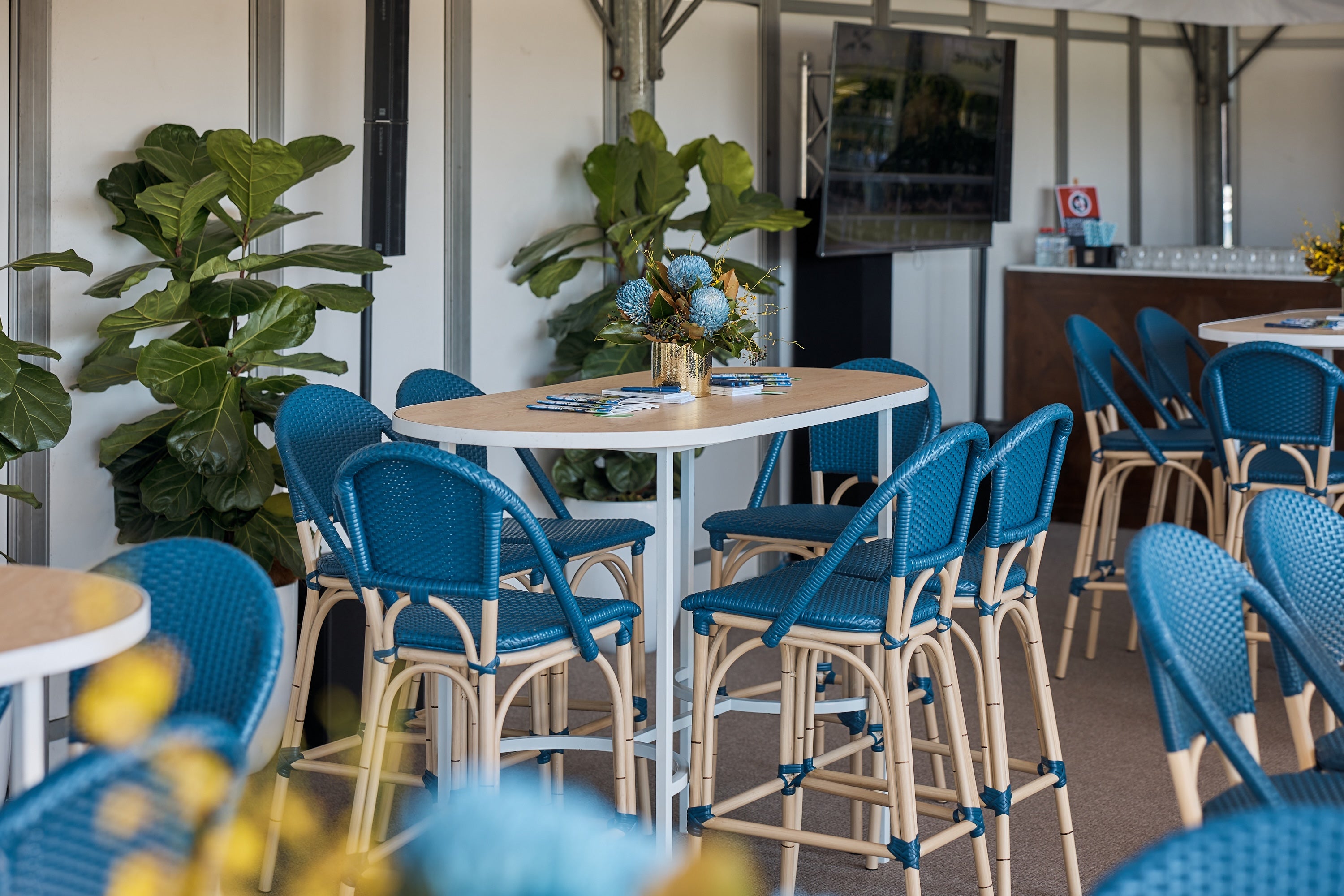 Arc Bar Table (Oblong)