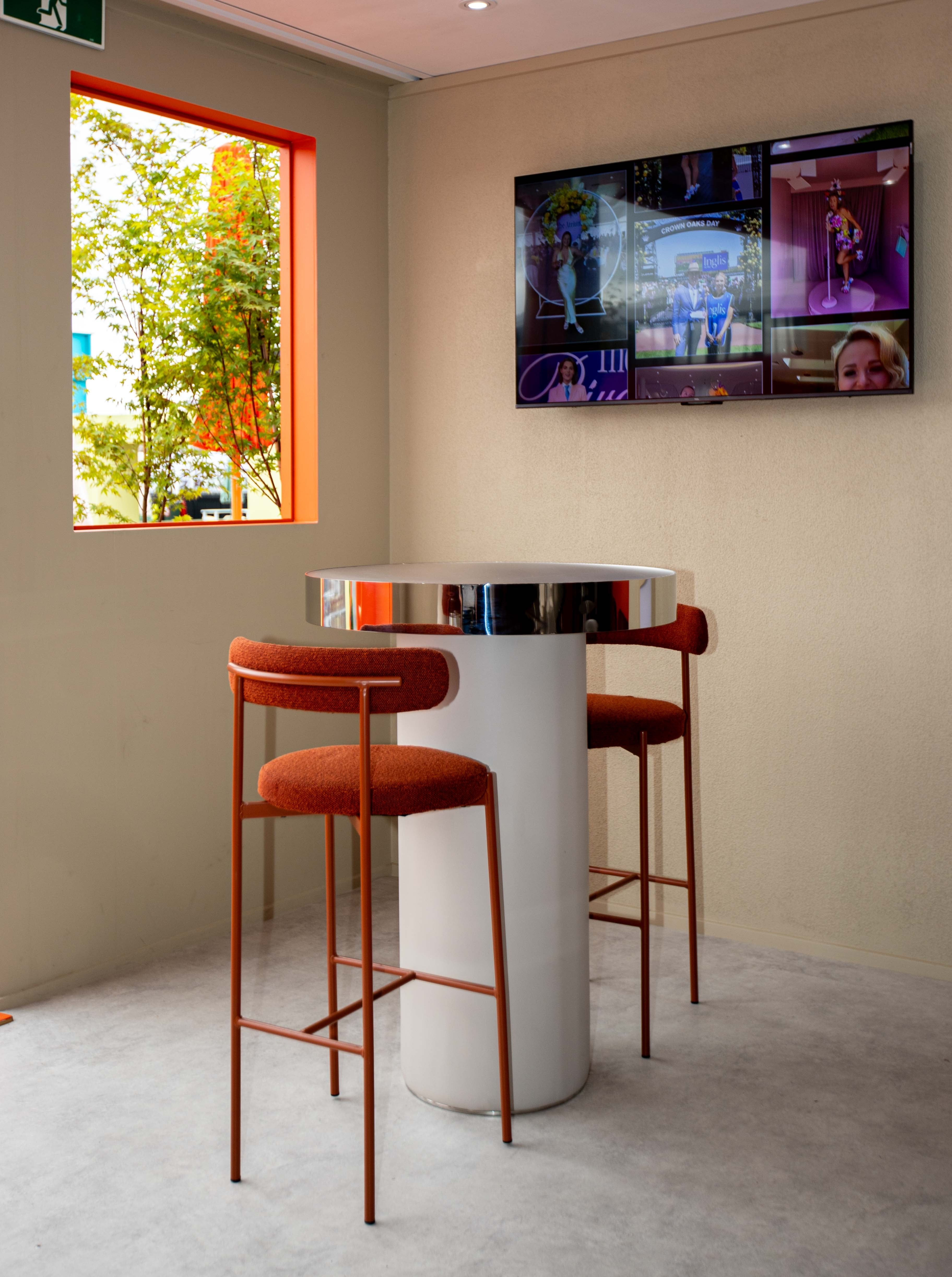 Zeon Bar Table