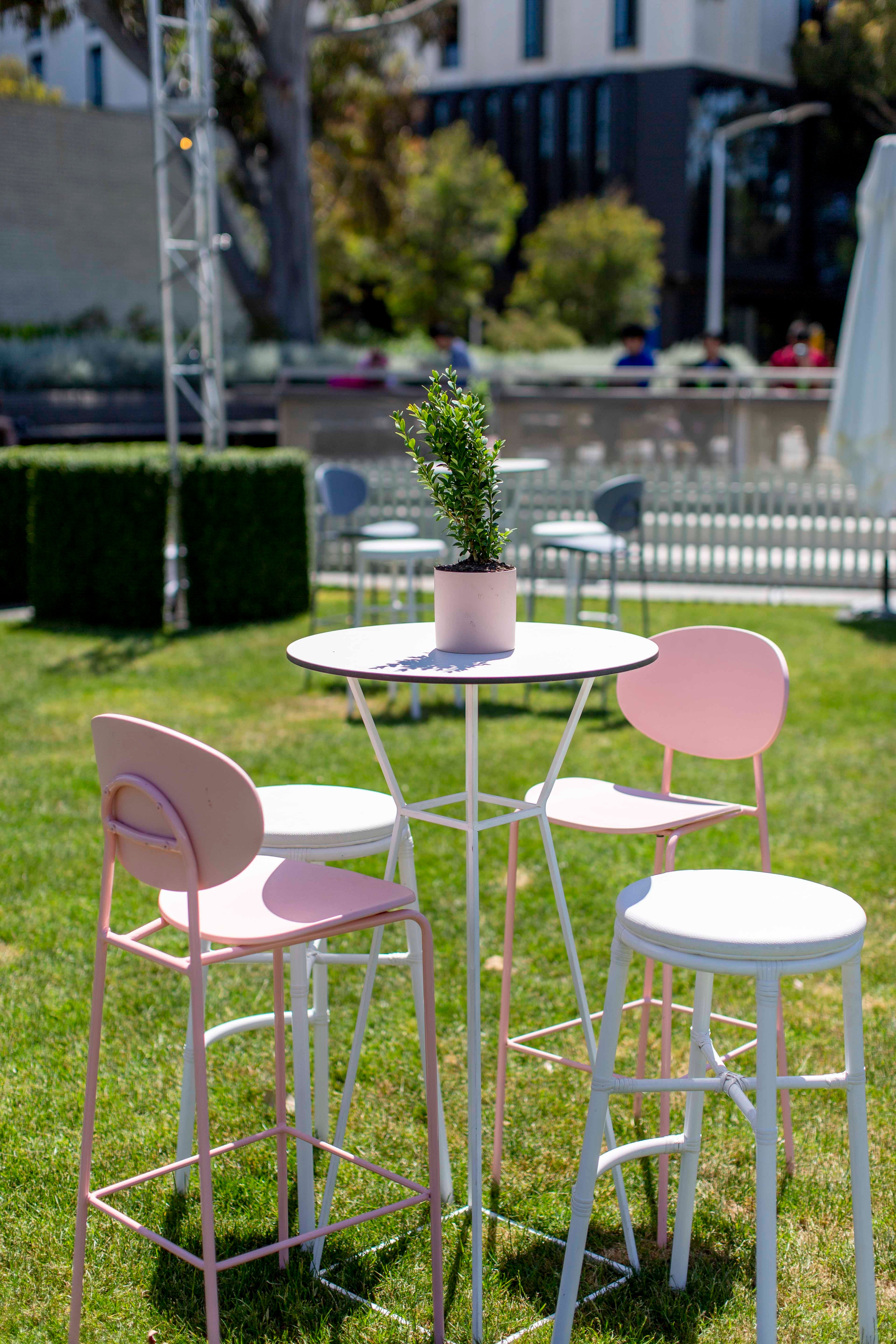 Hourglass Bar Table (Round)