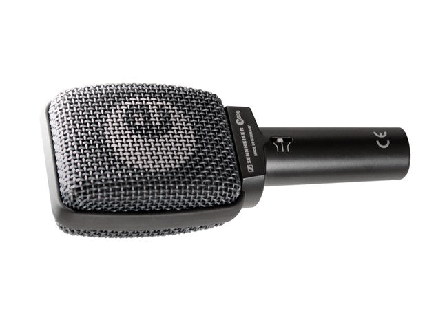 Microphone: Sennheiser e906 super cardioid (instrument)