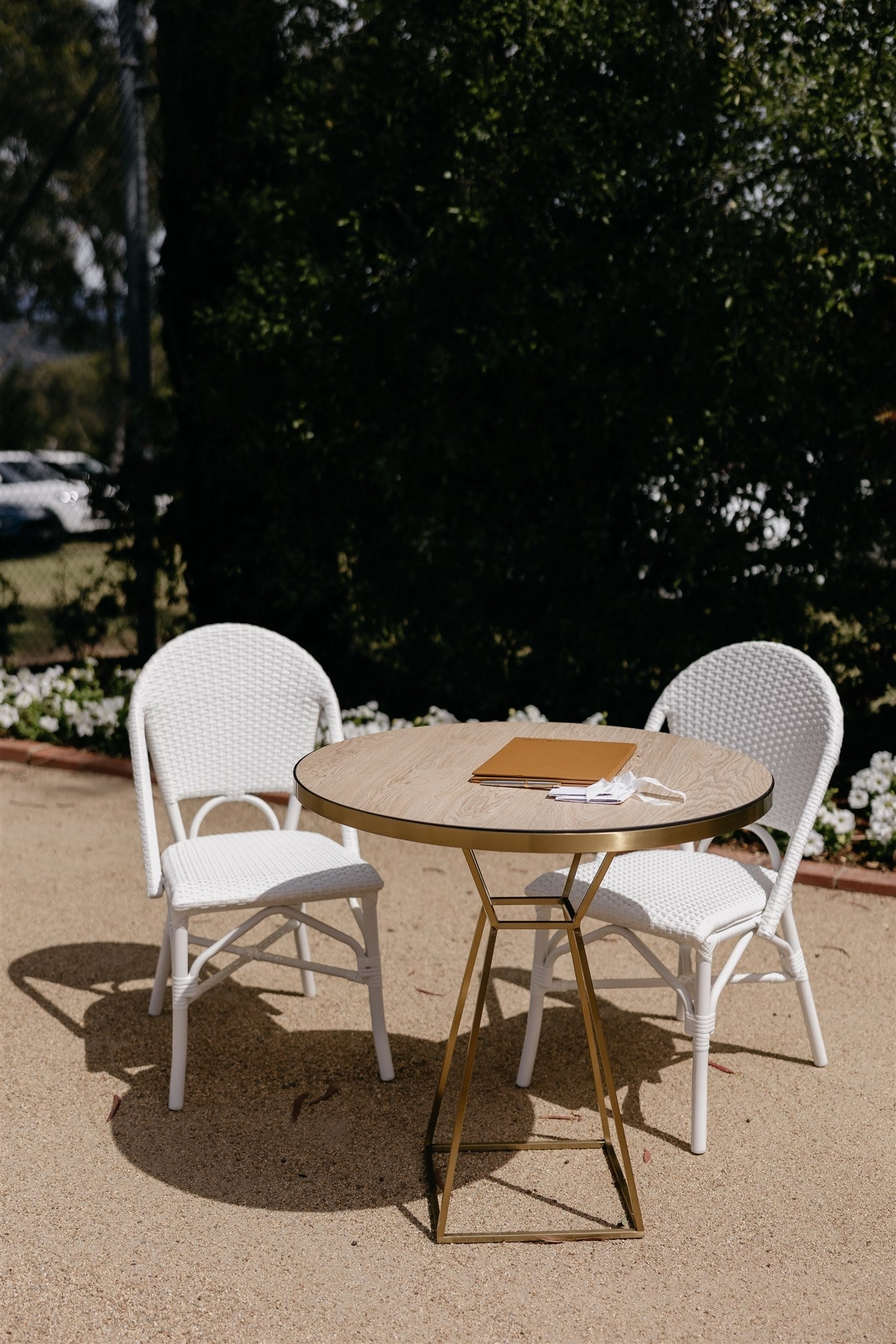 Hourglass Café Table (Round)